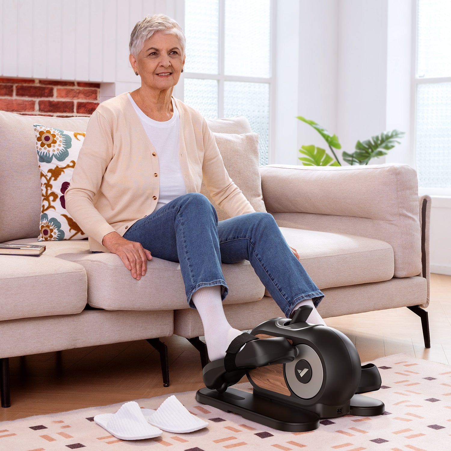 Merach E32B1 Mini Elliptical Trainer